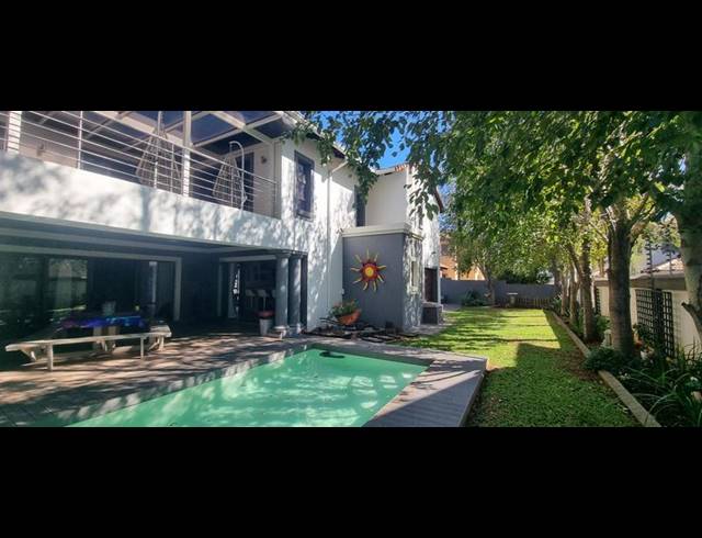 6 BEDROOM HOUSE FOR SALE IN HEUWELSIG ESTATE